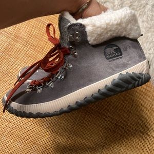 🥾 Gray Sorel Boots 🥾